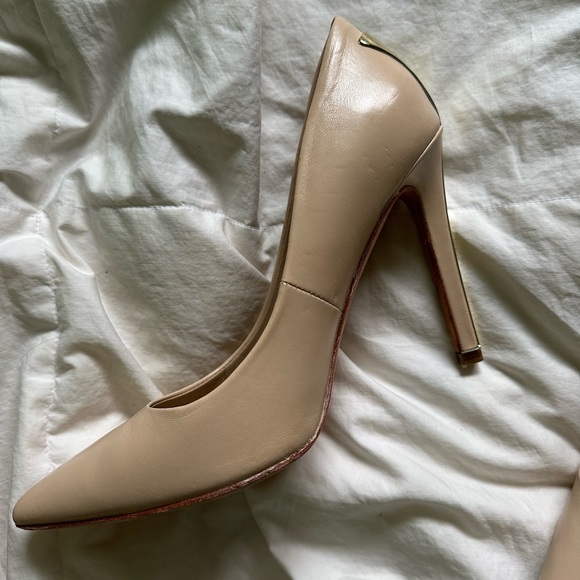 Marciano pointed toe heels - Picture 6 of 7